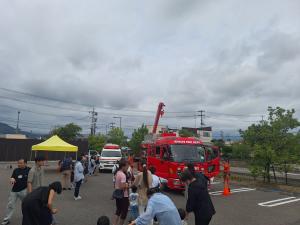 えぽか駐車場にて救助工作車と救急車の展示を実施