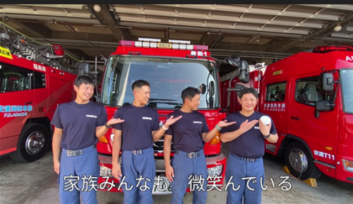 住警器をアピールしている様子