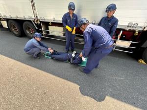 負傷者の救護訓練